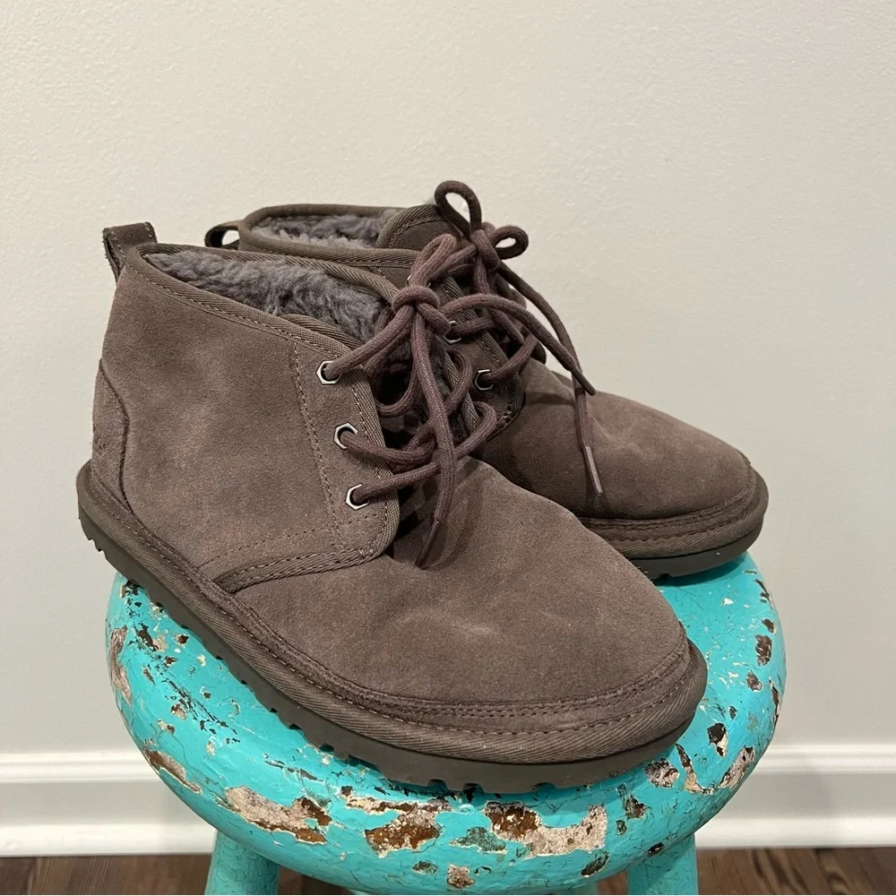 UGG UGGS Gray Lace up boots shearling lined size 6